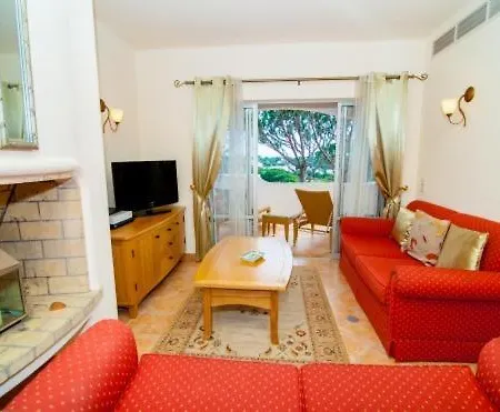 Sleeps 4 Pool Wifi T480135