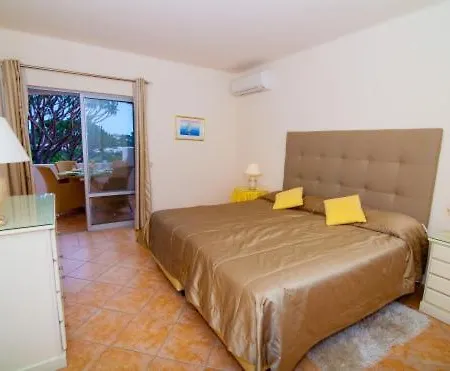 Sleeps 4 Pool Wifi T480135